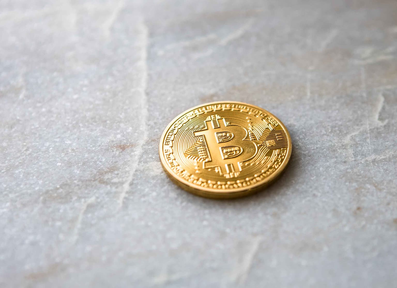 Featured image of Bitcoin Dips Past $9,000; Tron, EOS and Verge On the Rise